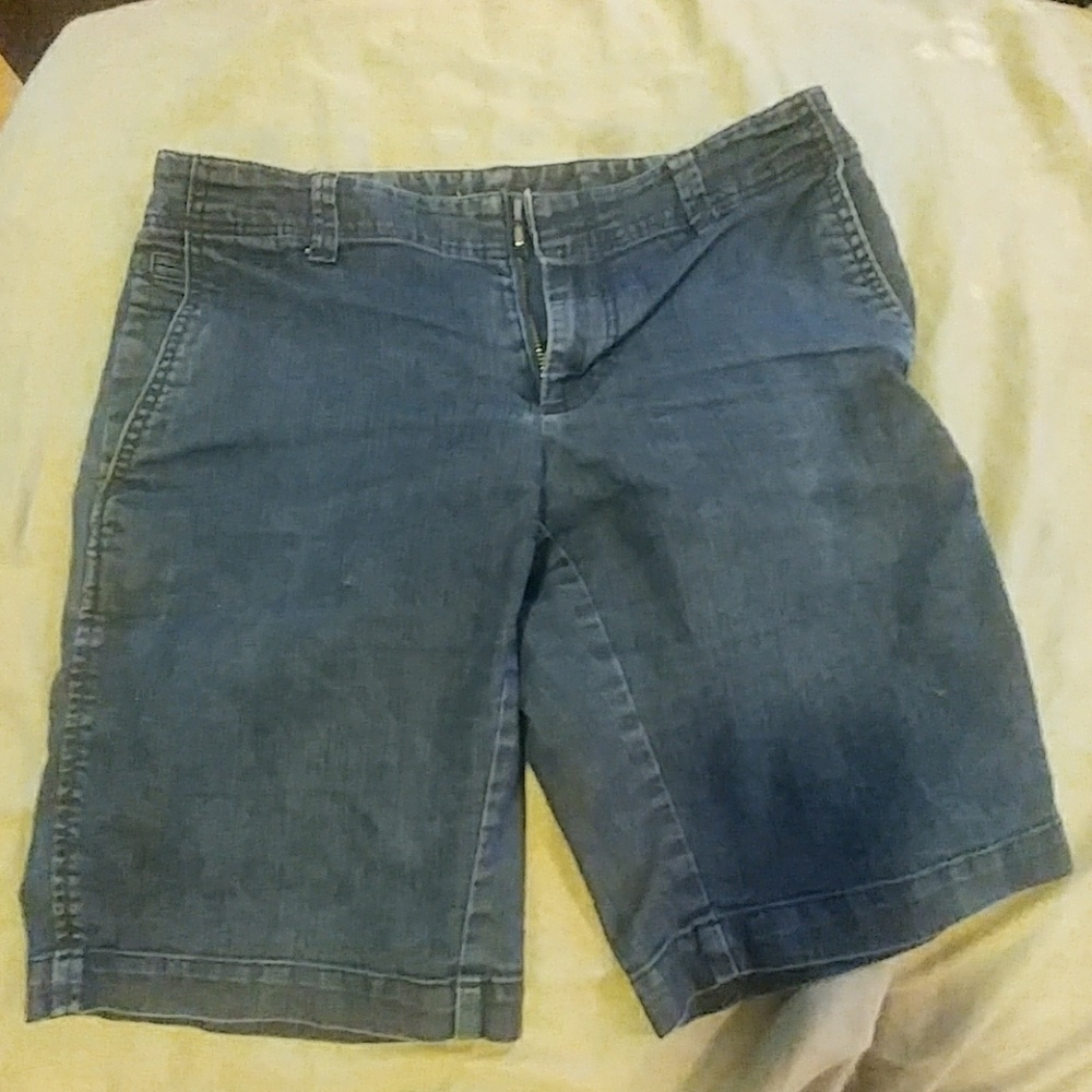 Shorts about size 6